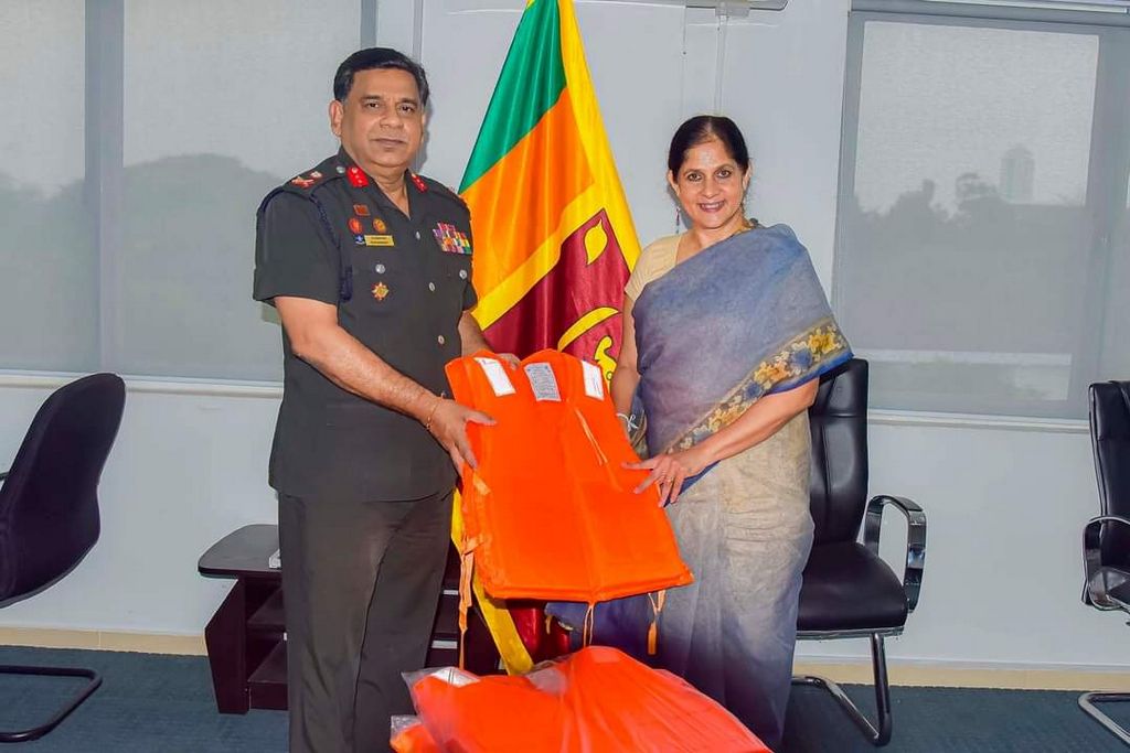 DMC Successfully Provides 100 Life Jackets to Kinniya with Coordination from A-PAD SL